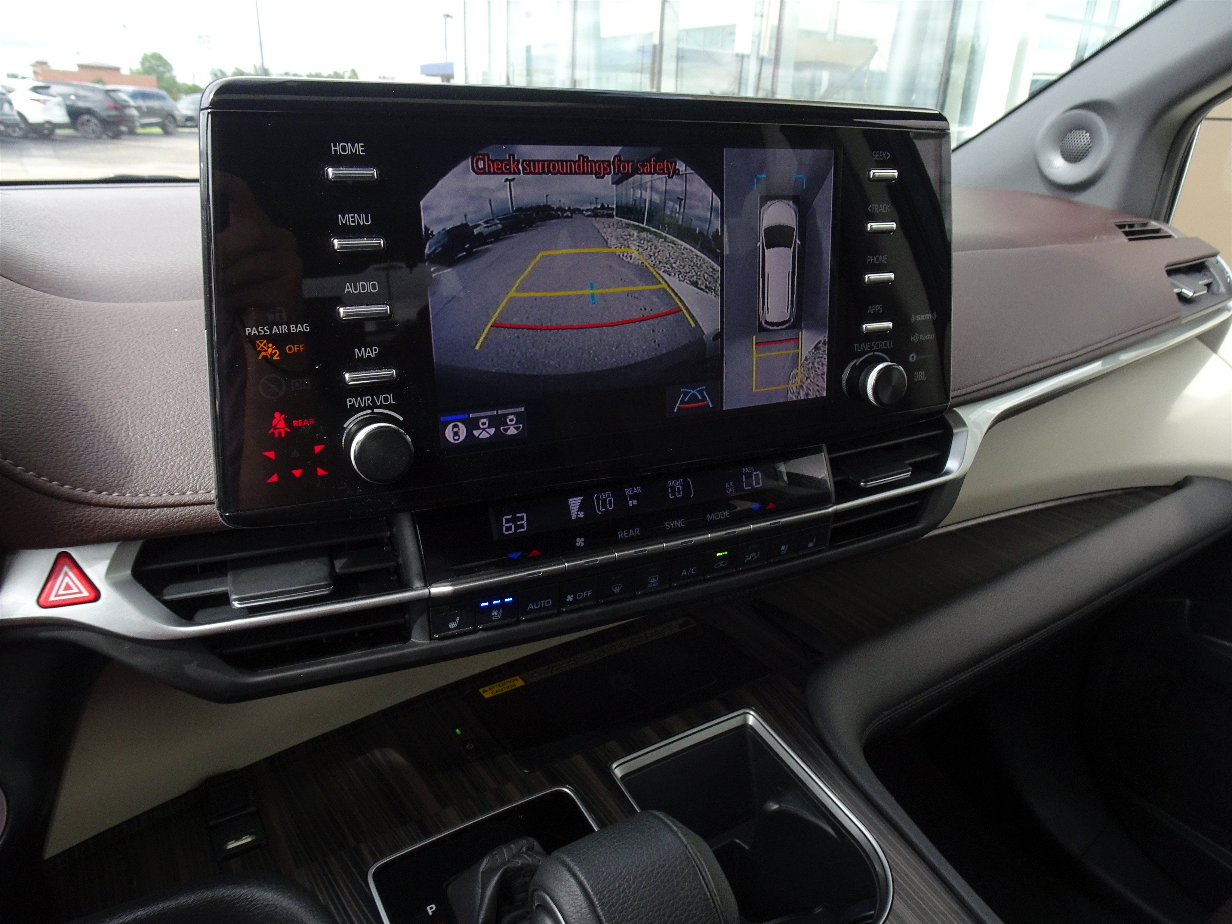Used 2021 Toyota Sienna Platinum FWD image 19