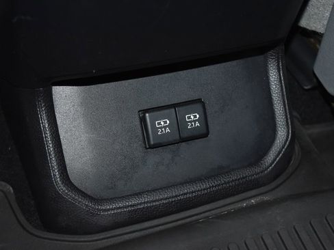 Used 2021 Toyota Highlander XLE image 23