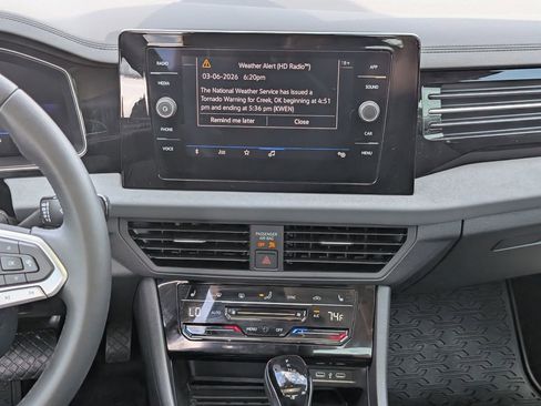 Used 2025 Volkswagen Jetta SE image 12