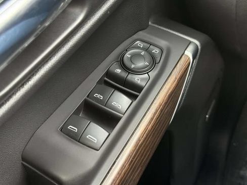 Used 2020 Chevrolet Silverado 1500 High Country w/ Technology Package AWD/4WD image 19