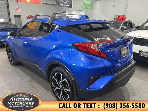 Used 2019 Toyota C-HR XLE FWD image 3