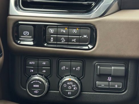 Used 2026 GMC Yukon Denali Ultimate AWD/4WD image 27
