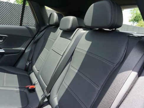 Used 2025 Mercedes-Benz GLC 300 4MATIC image 47