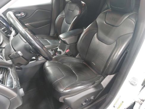 Used 2019 Jeep Cherokee Limited FWD image 13