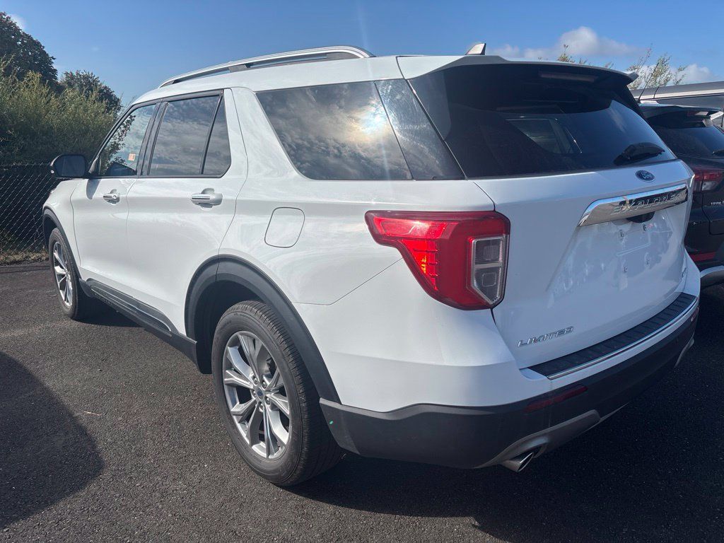 Used 2023 Ford Explorer Limited AWD/4WD image 2