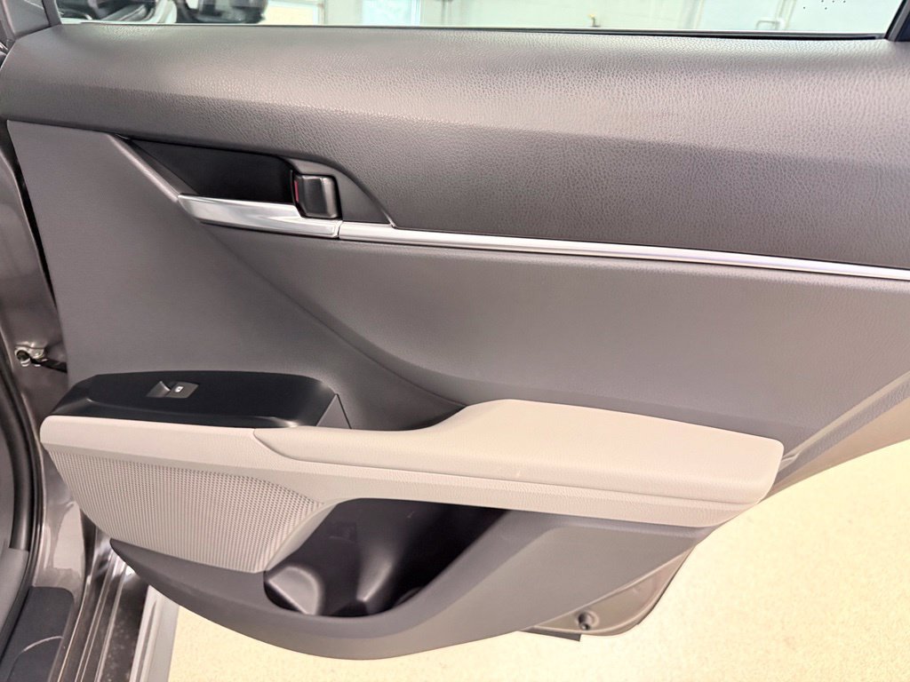 Used 2020 Toyota Camry SE FWD image 30