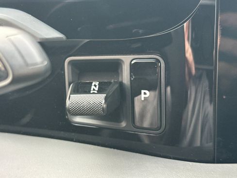 Used 2022 Porsche Taycan image 21