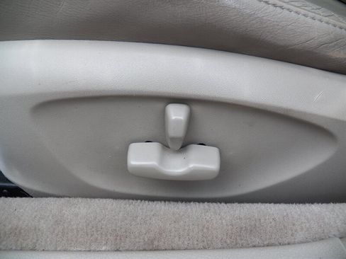 Used 2006 Subaru Outback 2.5i Limited image 9