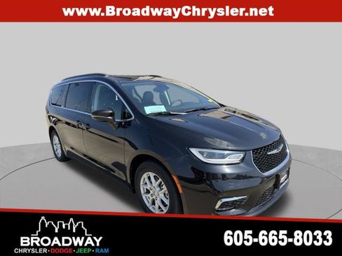 Used 2022 Chrysler Pacifica Touring-L FWD image 1
