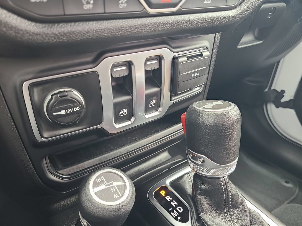 Used 2026 Jeep Wrangler Sport AWD/4WD image 15