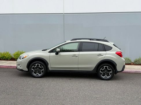 Used 2015 Subaru Crosstrek 2.0i Premium w/ Moonroof Package AWD/4WD image 3