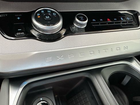 Certified 2025 Ford Expedition Active AWD/4WD image 36