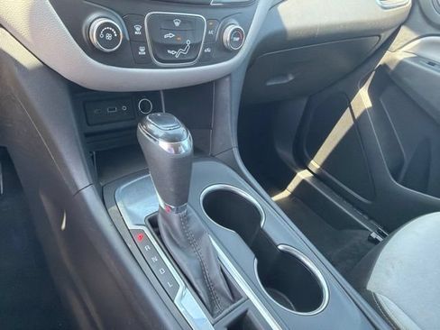 Used 2019 Chevrolet Equinox LS w/ LS Convenience Package FWD image 17