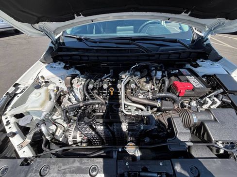 Used 2025 Nissan Altima 2.5 SV FWD image 32