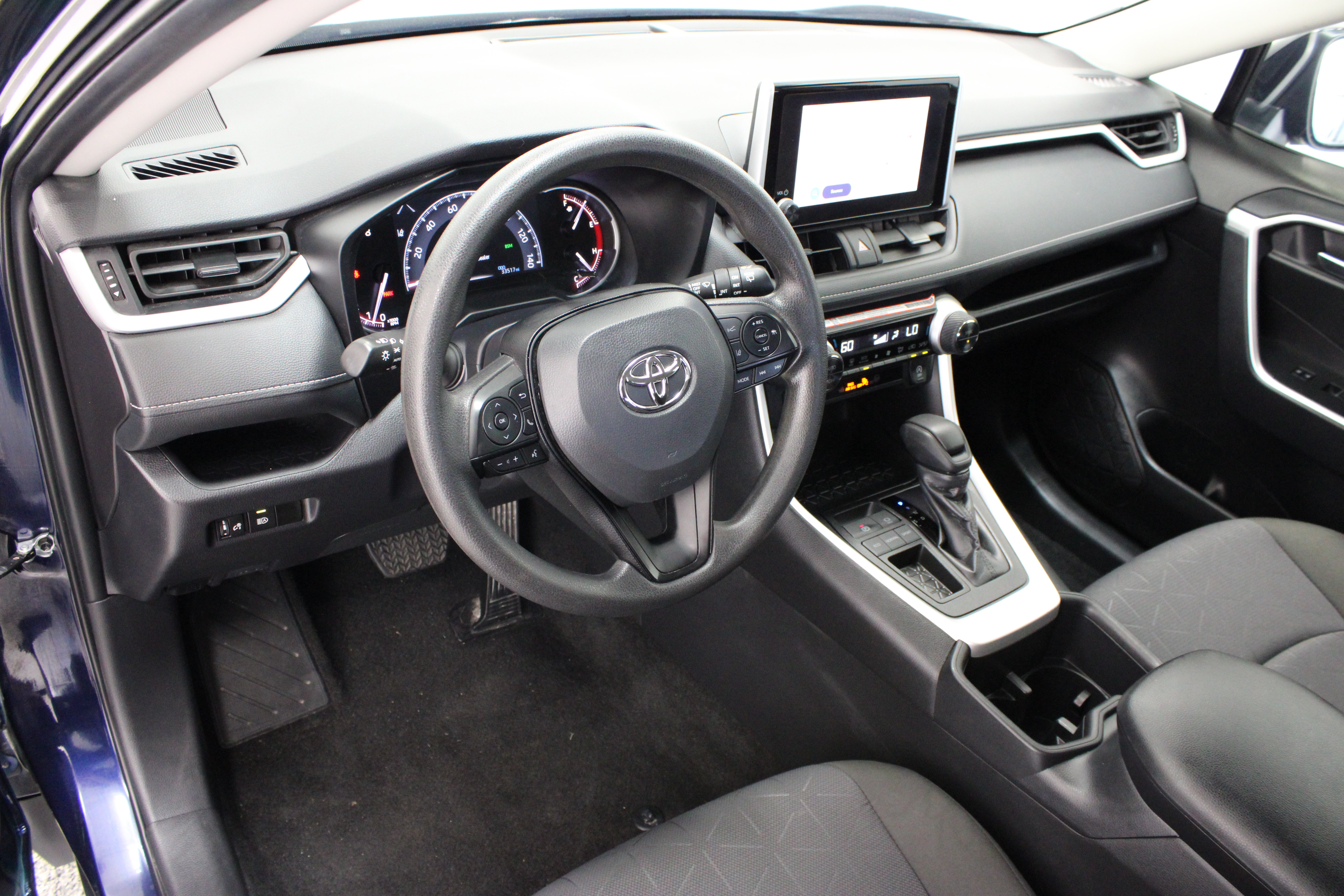 Used 2025 Toyota RAV4 XLE FWD image 13
