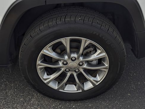 Used 2020 Jeep Cherokee Latitude Plus image 7