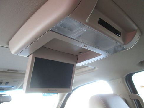 Used 2010 Chevrolet Suburban LTZ image 31