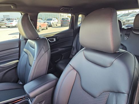 New 2026 Jeep Compass Latitude image 17