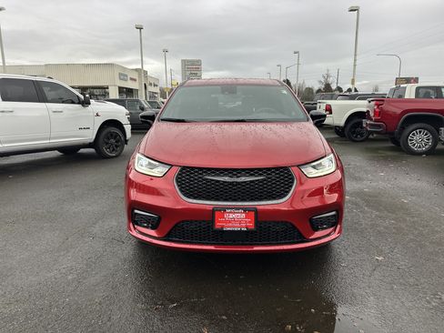 New 2026 Chrysler Pacifica Select image 8