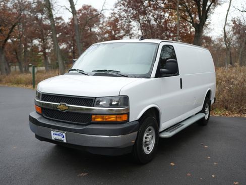 Used 2023 Chevrolet Express 2500 w/ Driver Convenience Package image 4