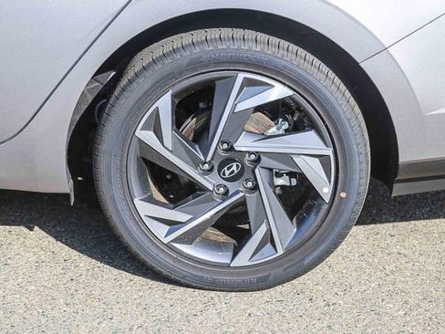 New 2025 Hyundai Elantra SEL FWD image 12