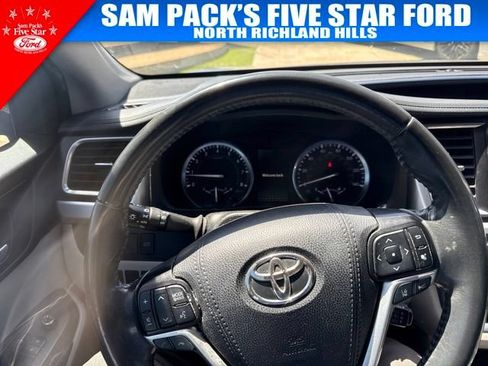 Used 2019 Toyota Highlander XLE FWD image 8