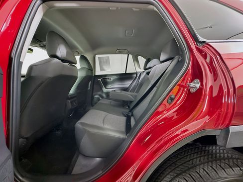 Used 2025 Toyota RAV4 XLE FWD image 28