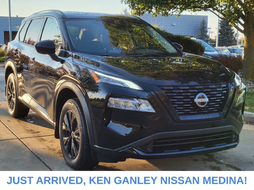 Certified 2023 Nissan Rogue SV w/ SV Premium B Package AWD/4WD image 1