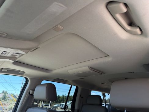 Used 2015 GMC Yukon XL SLT w/ Open Road Package AWD/4WD image 17