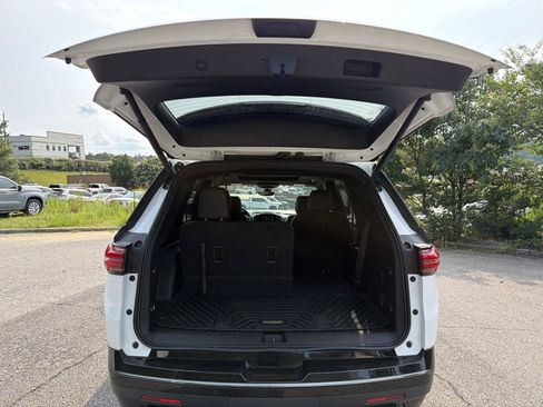 Used 2022 Chevrolet Traverse Premier w/ Redline Edition FWD image 16