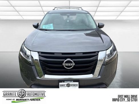 Used 2023 Nissan Pathfinder SL FWD image 9