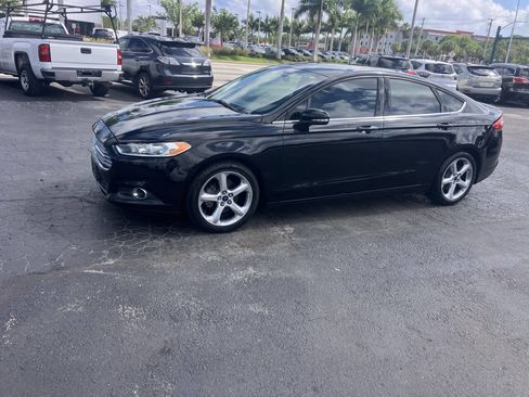 Used 2016 Ford Fusion SE w/ Equipment Group 201A FWD image 3