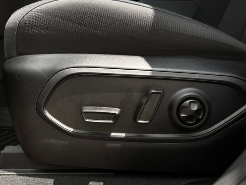 Used 2025 Jeep Grand Cherokee Laredo X RWD image 28