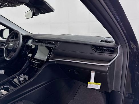 New 2026 Jeep Grand Cherokee L 4WD image 38