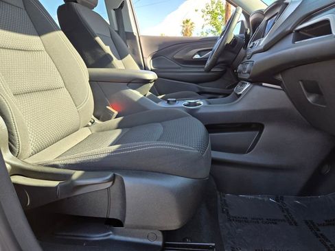 Used 2024 GMC Terrain SLE FWD image 16