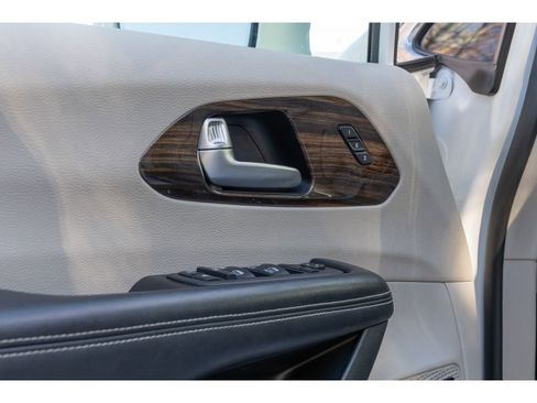 Used 2021 Chrysler Pacifica Limited w/ Premium & Safety Sphere Group image 21