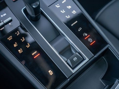 New 2026 Porsche Macan AWD/4WD image 19