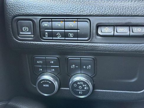 Used 2023 GMC Yukon XL Denali image 31