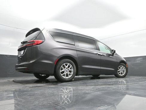 Used 2022 Chrysler Pacifica Touring-L image 36