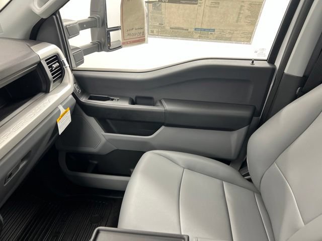 New 2024 Ford F550 4x4 Regular Cab Super Duty image 17