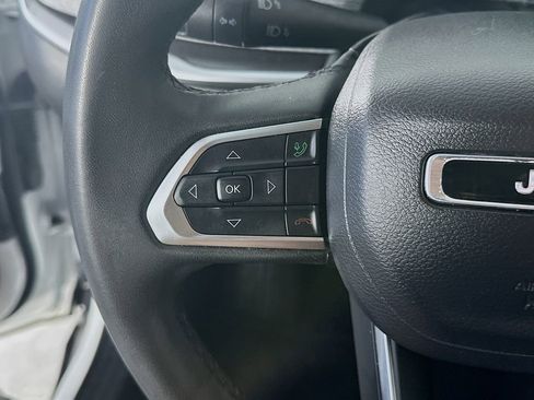 Used 2024 Jeep Compass Latitude image 25