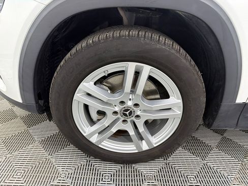 Used 2020 Mercedes-Benz GLB 250 w/ Premium Package image 13