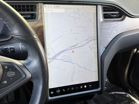 Used 2018 Tesla Model X 75D image 26