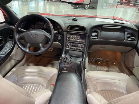 Used 1999 Chevrolet Corvette Convertible w/ Performance Handling Pkg image 19