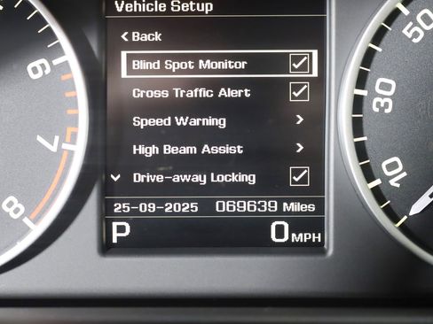 Used 2016 Land Rover LR4 HSE image 17