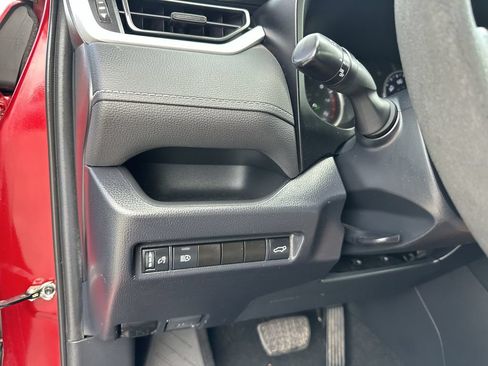 Used 2020 Toyota RAV4 XLE w/ Convenience Package FWD image 30