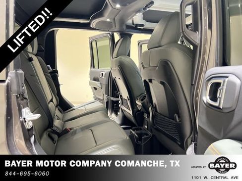 Used 2025 Jeep Gladiator Mojave AWD/4WD image 25