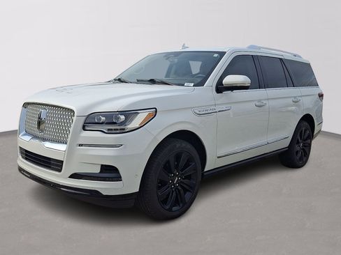 Certified 2024 Lincoln Navigator Reserve AWD/4WD image 3