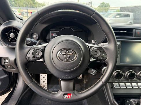 Used 2022 Toyota GR86 Premium RWD image 17