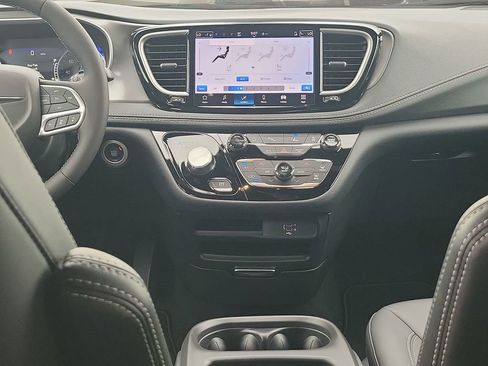 New 2026 Chrysler Pacifica Select image 28